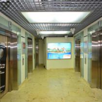 Вид главного лифтового холла БЦ «Виктори Плаза»
